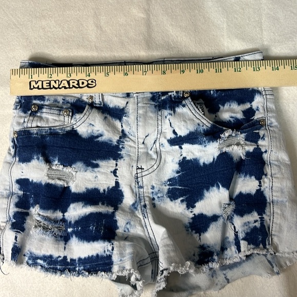Almost Famous Distressed Denim Jean Shorts Womens Size 3‎ Tie Dyed - Picture 7 of 8